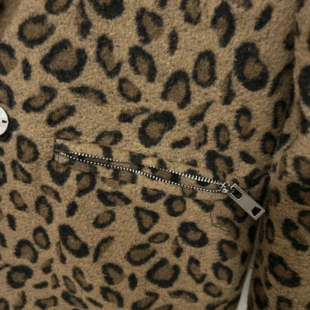 Kendall & Kylie Button Front Leopard Trench Coat - Picture 5 of 5